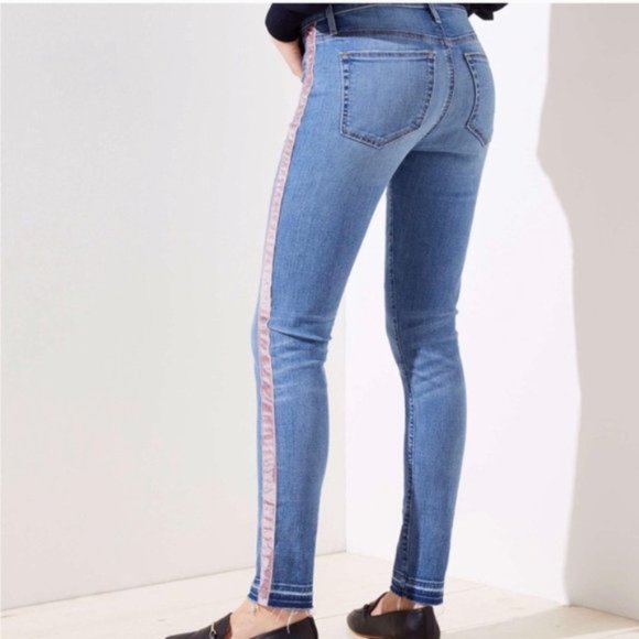 LOFT Modern Skinny Jeans Women’s Size 0 Velvet Side Stripe Raw Edge Hem - Picture 2 of 5